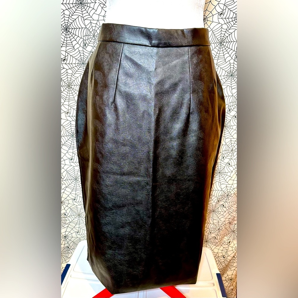 VIXEN BY MICHELINE PITT BAD GIRL PENCIL SKIRT IN VEGAN LEATHER